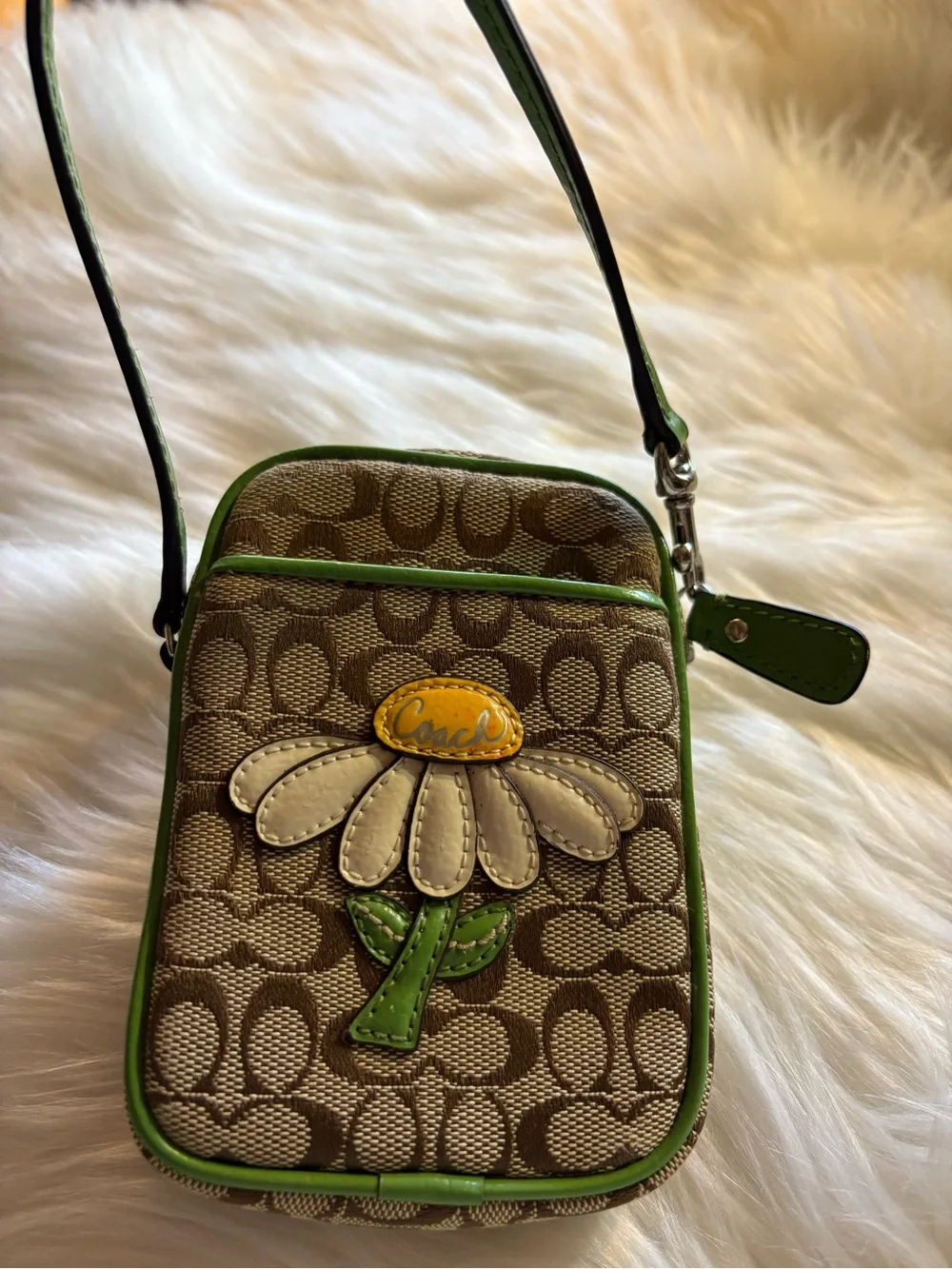 RARE VINTAGE COACH DAISY JACQUARD AND LEATHER CAMERA BAG WRISTLET